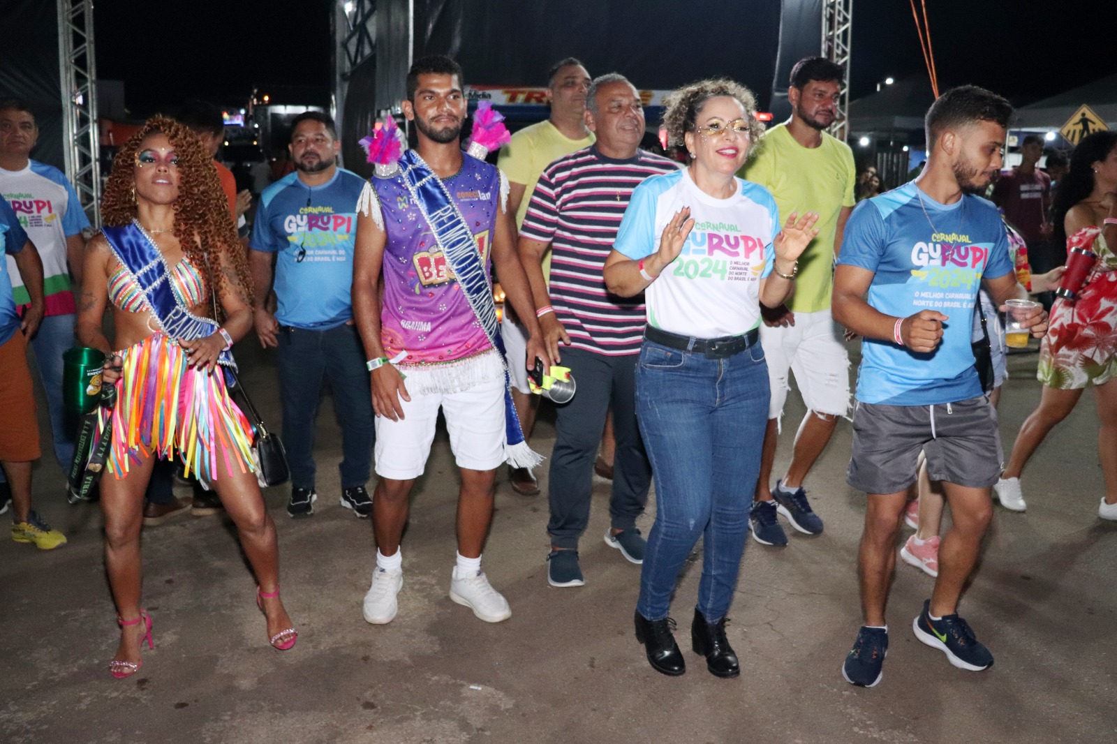 A prefeita Josi Nunes, acompanhada da Rainha do Carnaval, Ingrid Sousa, e do Rei Momo José Renato, percorreu todo o circuito. Foto: Lino Vargas