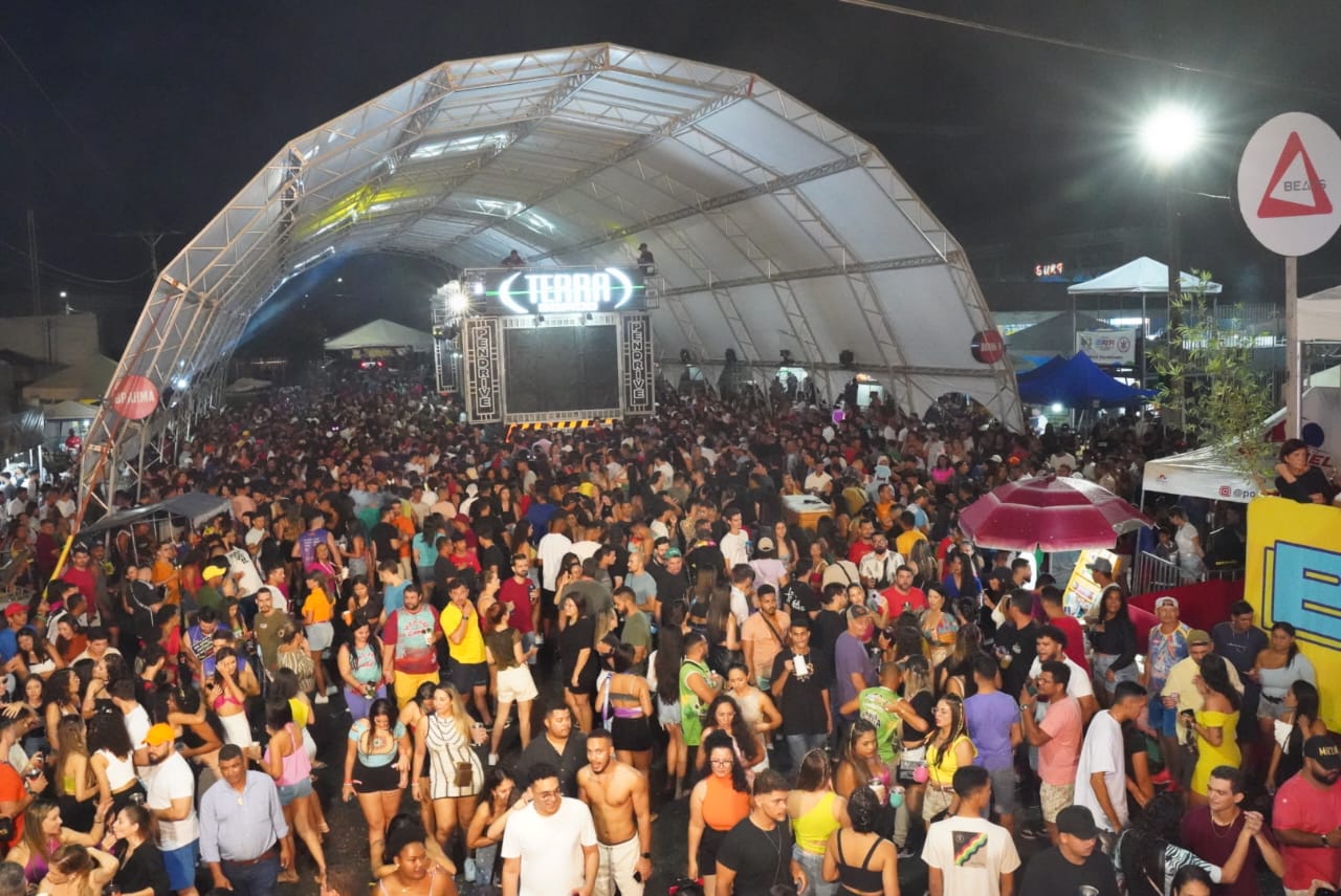 Circuito ficou lotado na noite deste domingo de Carnaval. Foto: Rogério Miranda