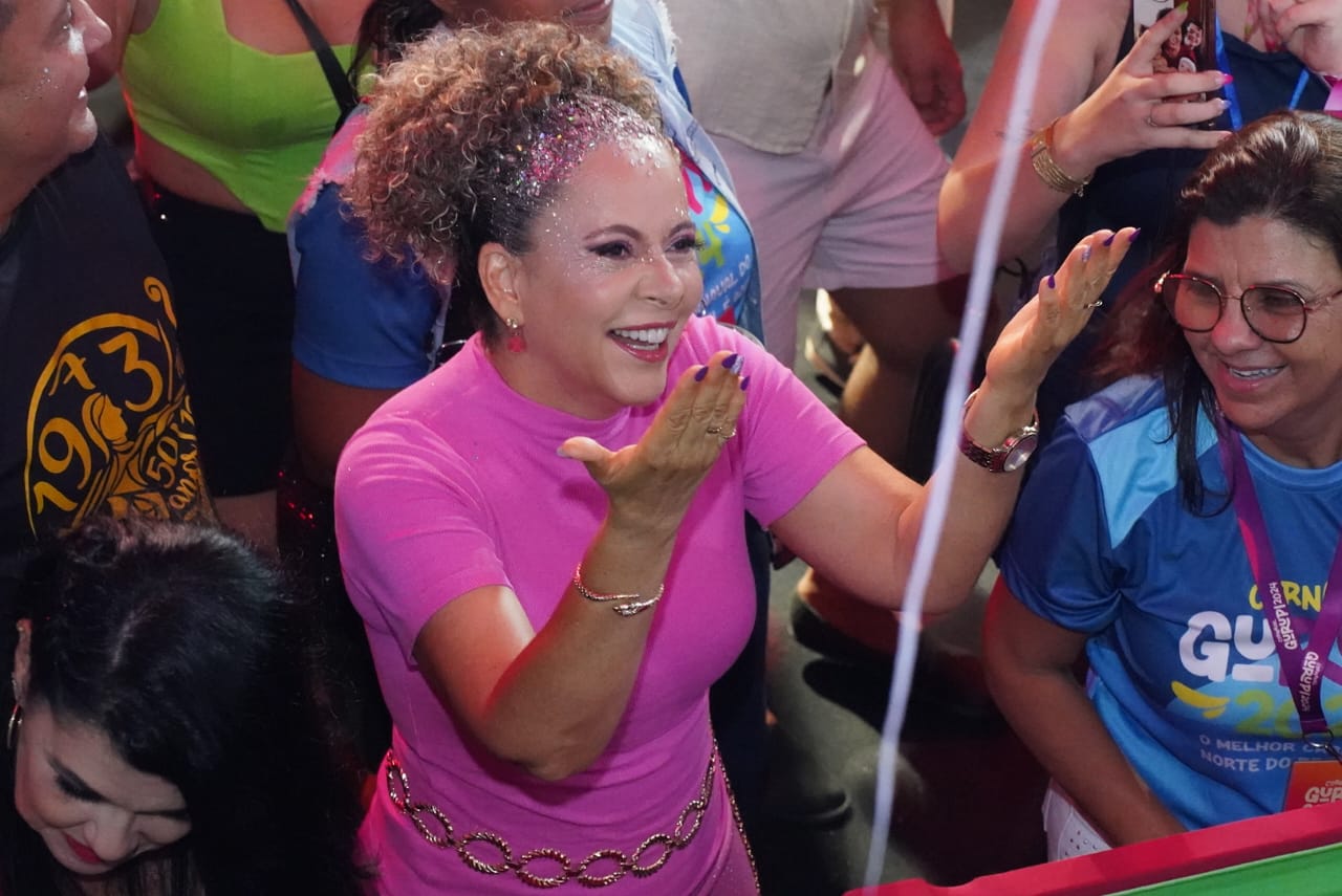 Prefeita Josi Nunes curtindo a terceira noite do Carnaval de Gurupi 2024. Foto: Rogério Miranda