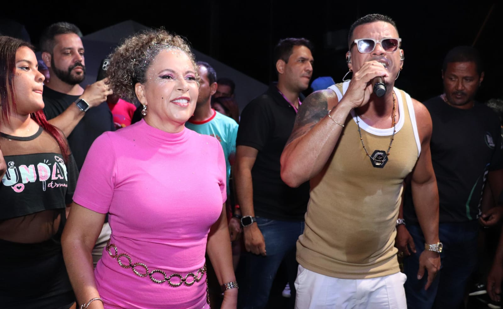 Prefeita Josi Nunes recebeu o vocalista do Terra Samba, Tito Fervura, no seu camarote durante o show. Foto: Lino Vargas – Secom Gurupi