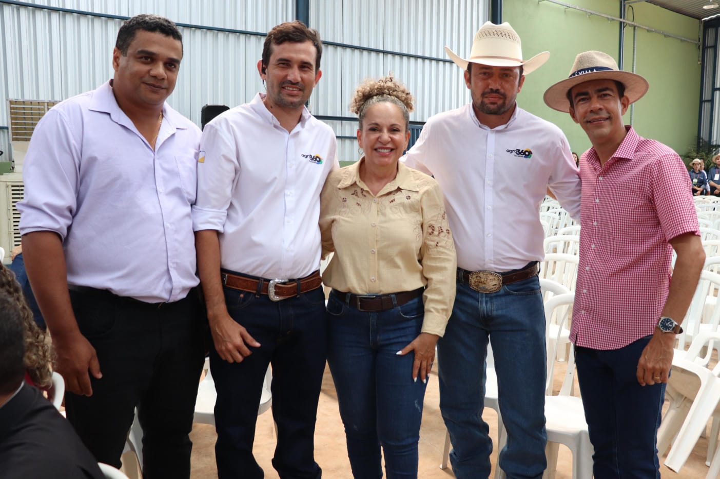 Prefeita Josi Nunes é recepcionada pelos organizadores Douglas e Diego Mesquita. Foto: Lino Vargas – Secom Gurupi